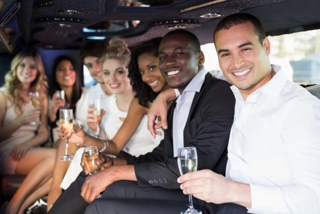 https://boleetransportation.com/wp-content/uploads/2022/03/prom-private-transportation-640x427-2.jpg
