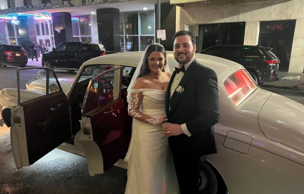 https://boleetransportation.com/wp-content/uploads/2022/03/wedding-transport-fp2-600x383-3.jpg